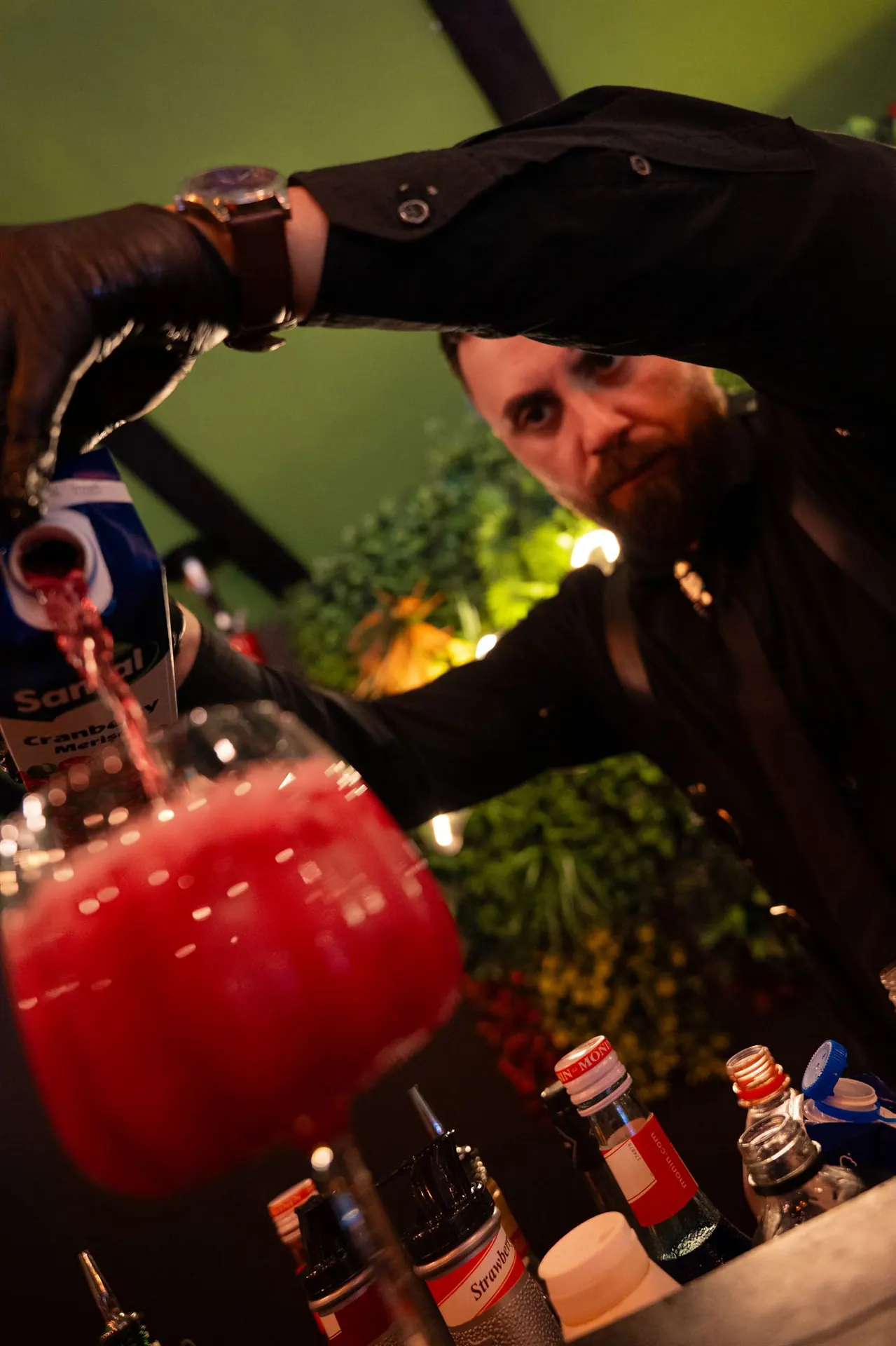 Cocktail preparat la bar